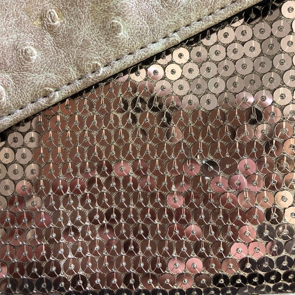 Nude/rose gold sequined clutch - Picture 2 of 4